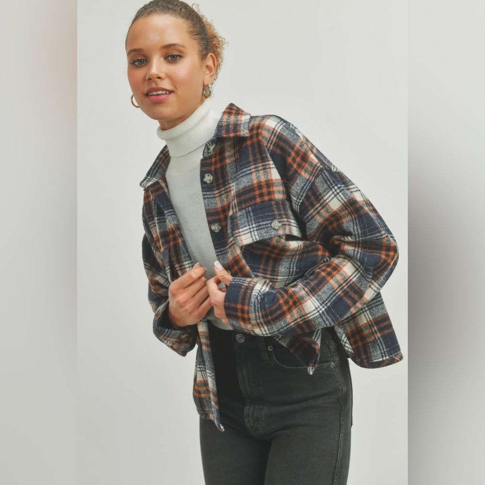 Plaid Flannel Cropped Shacket Jacket - Picture 2 of 8